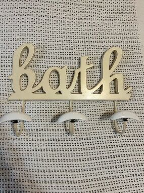 Script 'Bath' Wall Hook Rack in Cream with White Hooks